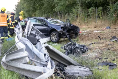 Zwei teils Schwerverletzte bei Crash in Leitplanke auf der A1 BAYER-AB2-7385.jpg