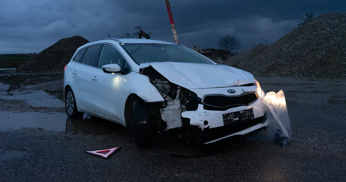 Titelbild: Kreuzungskollision mit 2 PKW in Marchtrenk forderte Feuerwehreinsatz