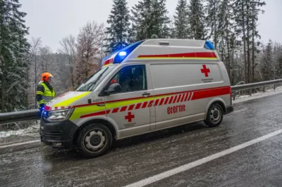 PKW-Überschlag auf Scharnsteinerstrasse fordert eine verletzte Person DSC-8414.jpg