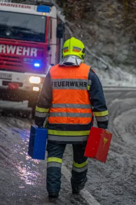 PKW-Überschlag auf Scharnsteinerstrasse fordert eine verletzte Person DSC-8430.jpg