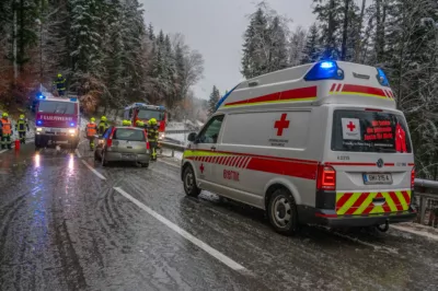 PKW-Überschlag auf Scharnsteinerstrasse fordert eine verletzte Person DSC-8453.jpg