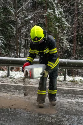 PKW-Überschlag auf Scharnsteinerstrasse fordert eine verletzte Person DSC-8484.jpg