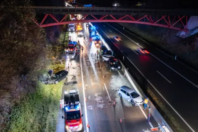 Sieben beteiligte Fahrzeuge bei Unfall auf A1 DJI-0465.jpg