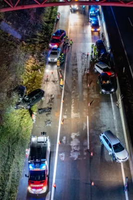 Sieben beteiligte Fahrzeuge bei Unfall auf A1 DJI-0472.jpg