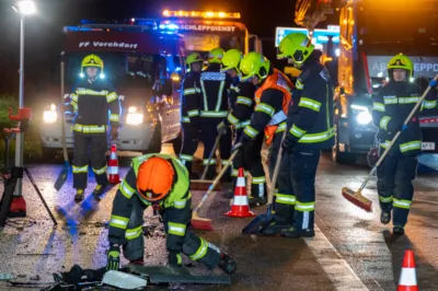 Sieben beteiligte Fahrzeuge bei Unfall auf A1 DSC-8752.jpg