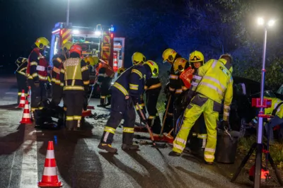 Sieben beteiligte Fahrzeuge bei Unfall auf A1 DSC-8769.jpg