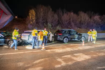 Sieben beteiligte Fahrzeuge bei Unfall auf A1 DSC-8784.jpg