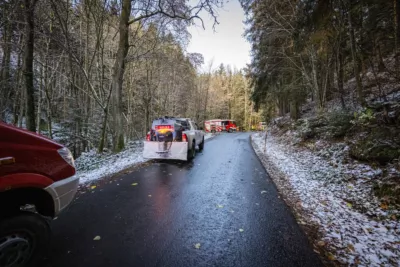 Fahrzeug auf glatter Fahrbahn abgekommen - Rettungskräfte der Feuerwehr Alberndorf i.d.R. und Kottingersdorf im Einsatz Fahrzeugbergung-Alberndorf-2246.jpg