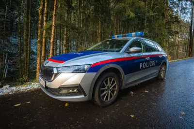 Fahrzeug auf glatter Fahrbahn abgekommen - Rettungskräfte der Feuerwehr Alberndorf i.d.R. und Kottingersdorf im Einsatz Fahrzeugbergung-Alberndorf-2261.jpg