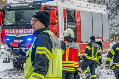 PKW rutscht gegen Gartenzaun - Feuerwehr Inzersdorf im Einsatz DSC-9194.jpg