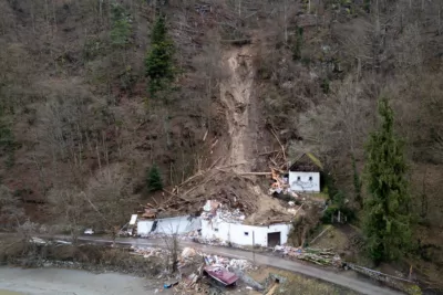 Erdrutsch zerstörte historisches Gebäude im Mühlviertel FOKE-2023122307180072-001.jpg