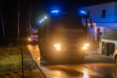 Adventkranzbrand in Kremsmünster endet glimpflich - Drei Feuerwehren im Einsatz DSC-1657.jpg