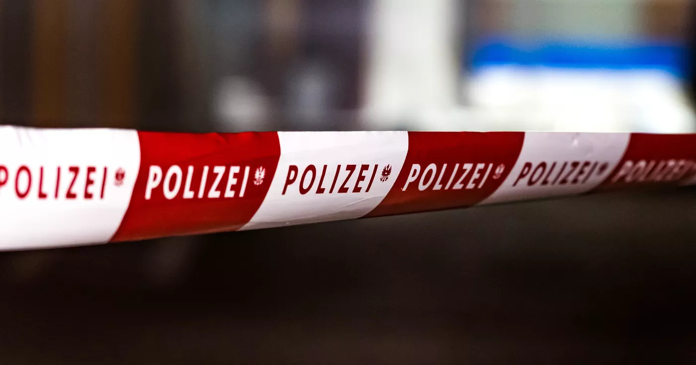 Frau durch Flaschenwurf verletzt – Polizei bittet um Hinweise