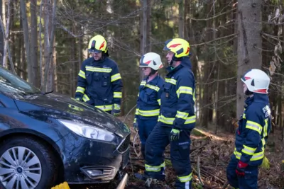 Feuerwehr Reichenau im Mühlkreis rückt zu Fahrzeugbergung aus. Fahrzeugbergung-Reichenau-6776.jpg