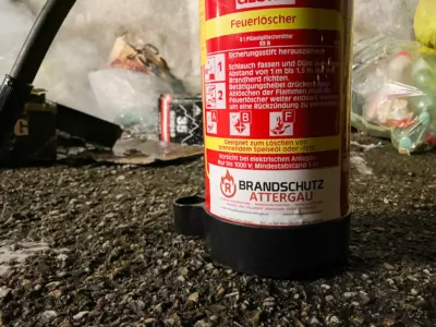 Feuerwerksbatterien enzünden Müll IMG-9076.jpg