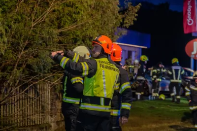 Dachgeschossbrand fordert fünf Verletzte - Neun Feuerwehren mit über 100 Einsatzkräften im Einsatz DSC-1757.jpg