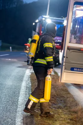 Dachgeschossbrand fordert fünf Verletzte - Neun Feuerwehren mit über 100 Einsatzkräften im Einsatz DSC-1790.jpg