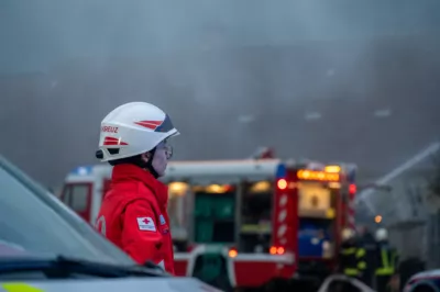 Dachgeschossbrand fordert fünf Verletzte - Neun Feuerwehren mit über 100 Einsatzkräften im Einsatz DSC-1830.jpg