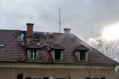 Dachgeschossbrand fordert fünf Verletzte - Neun Feuerwehren mit über 100 Einsatzkräften im Einsatz DSC-1889.jpg