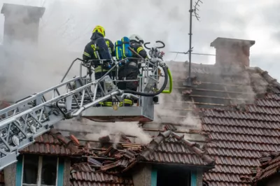 Dachgeschossbrand fordert fünf Verletzte - Neun Feuerwehren mit über 100 Einsatzkräften im Einsatz DSC-1909.jpg