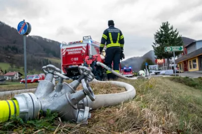 Dachgeschossbrand fordert fünf Verletzte - Neun Feuerwehren mit über 100 Einsatzkräften im Einsatz DSC-1926.jpg