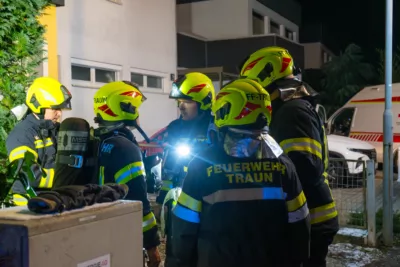 2 Feuerwehren bei  Wohnzimmerbrand im Einsatz DSC04634-Verbessert-RR.jpg