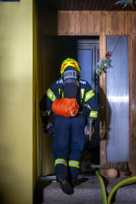 2 Feuerwehren bei  Wohnzimmerbrand im Einsatz DSC04655-Verbessert-RR.jpg