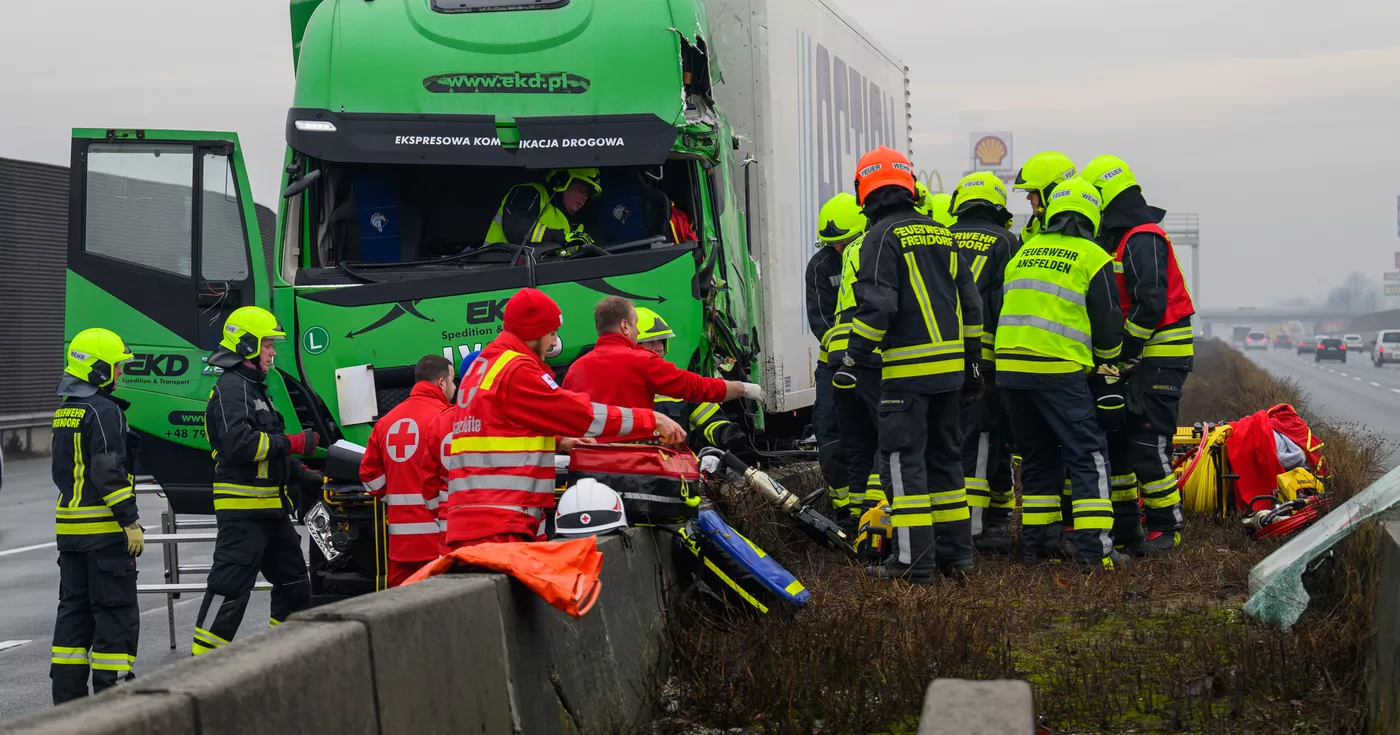 Schwerer LKW-Unfall auf der A1 bei Linz verursacht massive Verkehrsbehinderungen