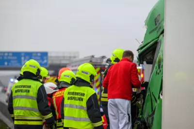 Schwerer LKW-Unfall auf der A1 bei Linz verursacht massive Verkehrsbehinderungen PANC-2024011810187091-034.jpg