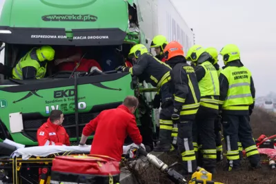 Schwerer LKW-Unfall auf der A1 bei Linz verursacht massive Verkehrsbehinderungen PANC-2024011810217105-052.jpg