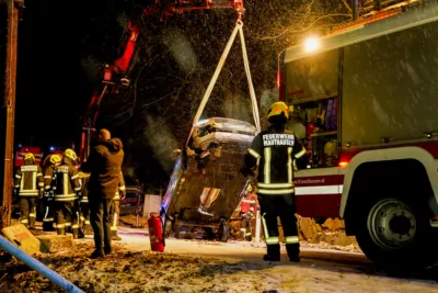 Unfall in Mauthausen Fahrzeuglenker rutscht über Böschung PANC-2024011900217618-008.jpg