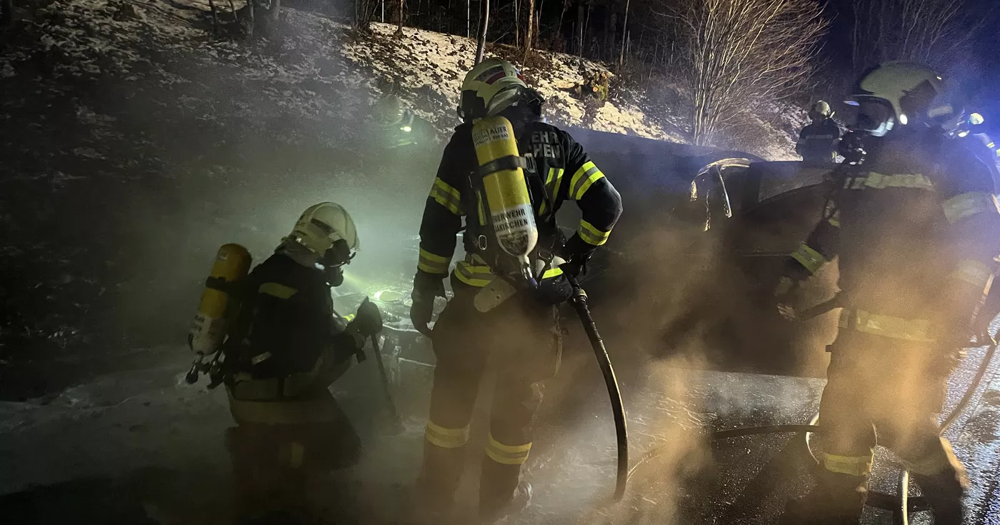 Fahrzeugbrand auf der A1 Westautobahn bei Laakirchen