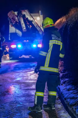 Baum verhindert Absturz von PKW in Grünau im Almtal DSC-2337.jpg