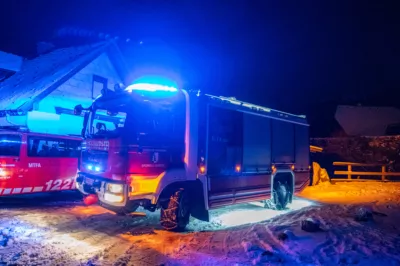 Baum verhindert Absturz von PKW in Grünau im Almtal DSC-2444.jpg