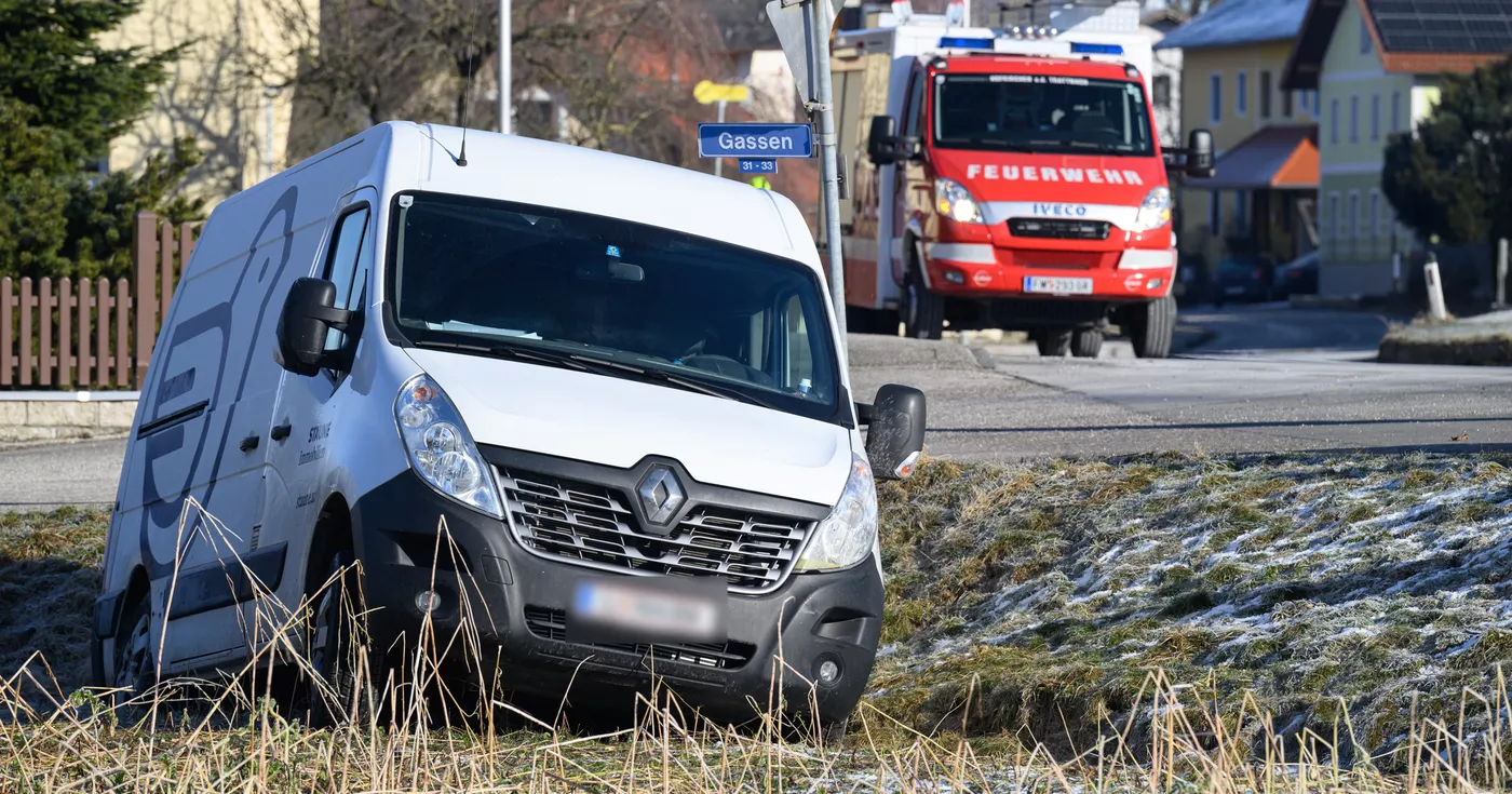 Titelbild: Fahrzeugbergung in Hofkirchen an der Trattnach