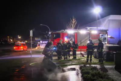 Feuerwehr löscht Containerbrand in Mehrfamilienhaus JURANEK-2024012200141909-010.jpg