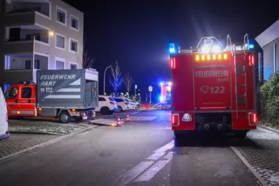 Feuerwehr löscht Containerbrand in Mehrfamilienhaus JURANEK-2024012200201915-012.jpg