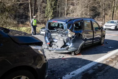 3 Verletzte bei Verkehrsunfall im Haselgraben BAYER-AB2-5086.jpg