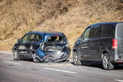 3 Verletzte bei Verkehrsunfall im Haselgraben BAYER-AB2-5122.jpg