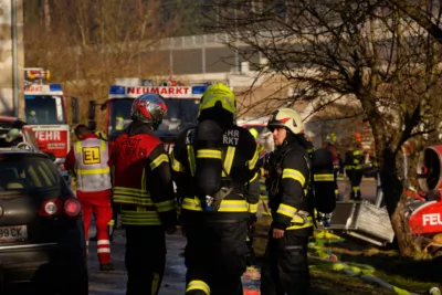 13 Feuerwehren bei Brand in Neumarkt im Mühlkreis im Einsatz PANC-2024013014441-057.jpg