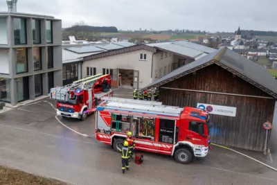 Feuer in Tischlerei fordert Einsatz von 9 Feuerwehren in Kirchham DJI-0671.jpg