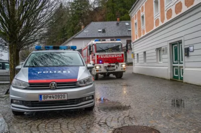 Unbekannte Flüssigkeit in der Steyr - Drei Feuerwehren im Einsatz DSC-2791.jpg