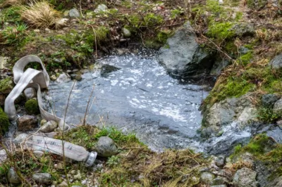 Unbekannte Flüssigkeit in der Steyr - Drei Feuerwehren im Einsatz DSC-2796.jpg