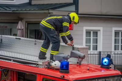 Unbekannte Flüssigkeit in der Steyr - Drei Feuerwehren im Einsatz DSC-2850.jpg