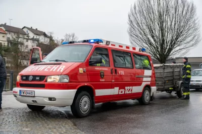 Unbekannte Flüssigkeit in der Steyr - Drei Feuerwehren im Einsatz DSC-2891.jpg