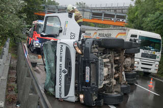 Betonmischer auf der A7 umgestürzt betonmischer-umgestuerzt_02.jpg