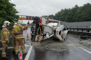 Betonmischer auf der A7 umgestürzt betonmischer-umgestuerzt_05.jpg