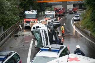 Betonmischer auf der A7 umgestürzt betonmischer-umgestuerzt_13.jpg