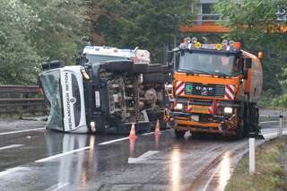 Betonmischer auf der A7 umgestürzt betonmischer-umgestuerzt_23.jpg