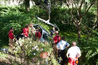 Pensionistin mit Auto in Teich gelandet auto-in-teich_04.jpg